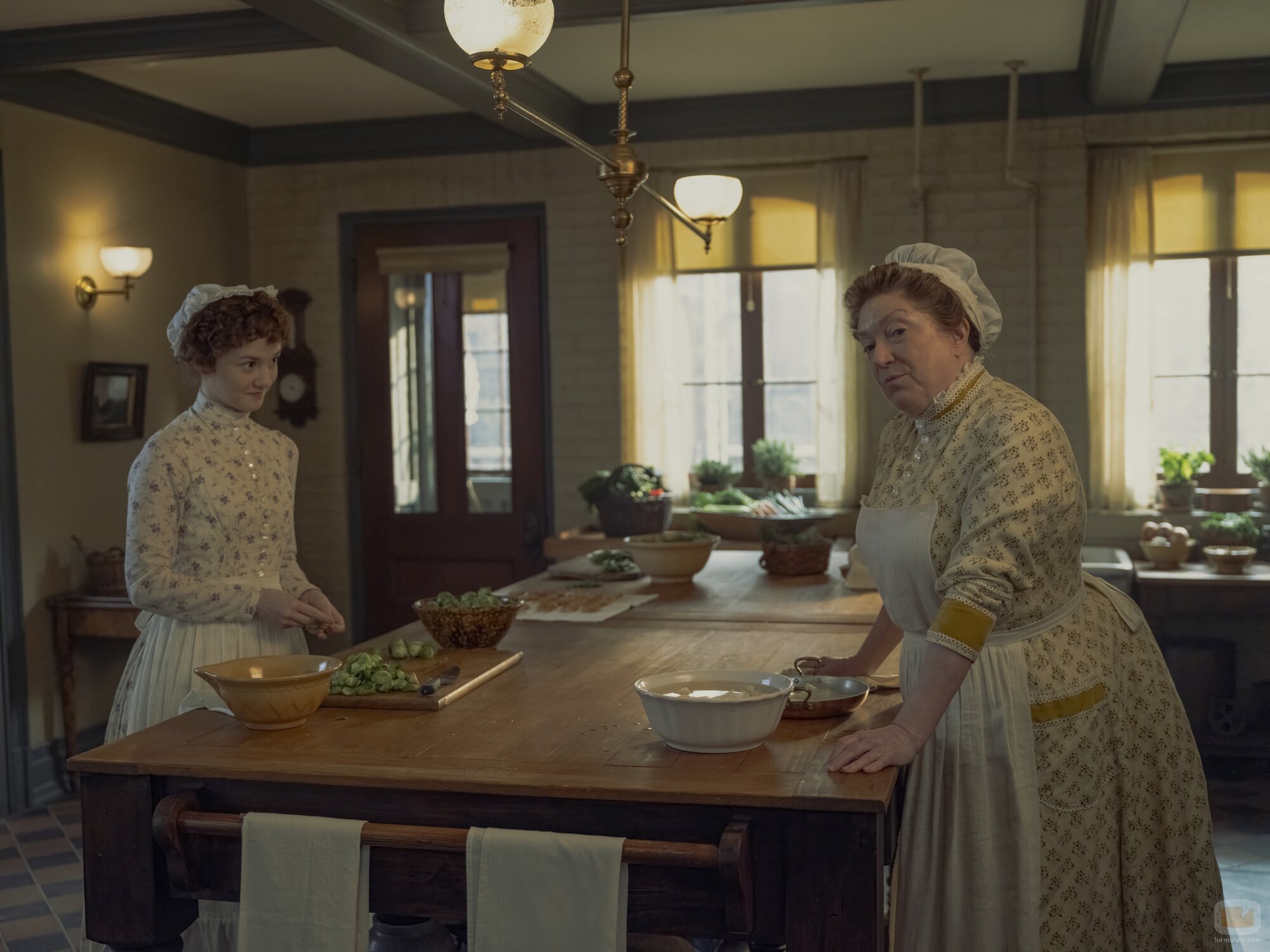 Taylor Richardson y Kristine Nielsen en 3x07 'Excomulgado' de 'La edad dorada'