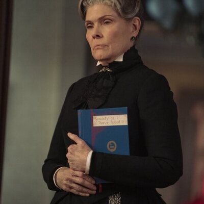 Debra Monk en 3x07 'Excomulgado' de 'La edad dorada'