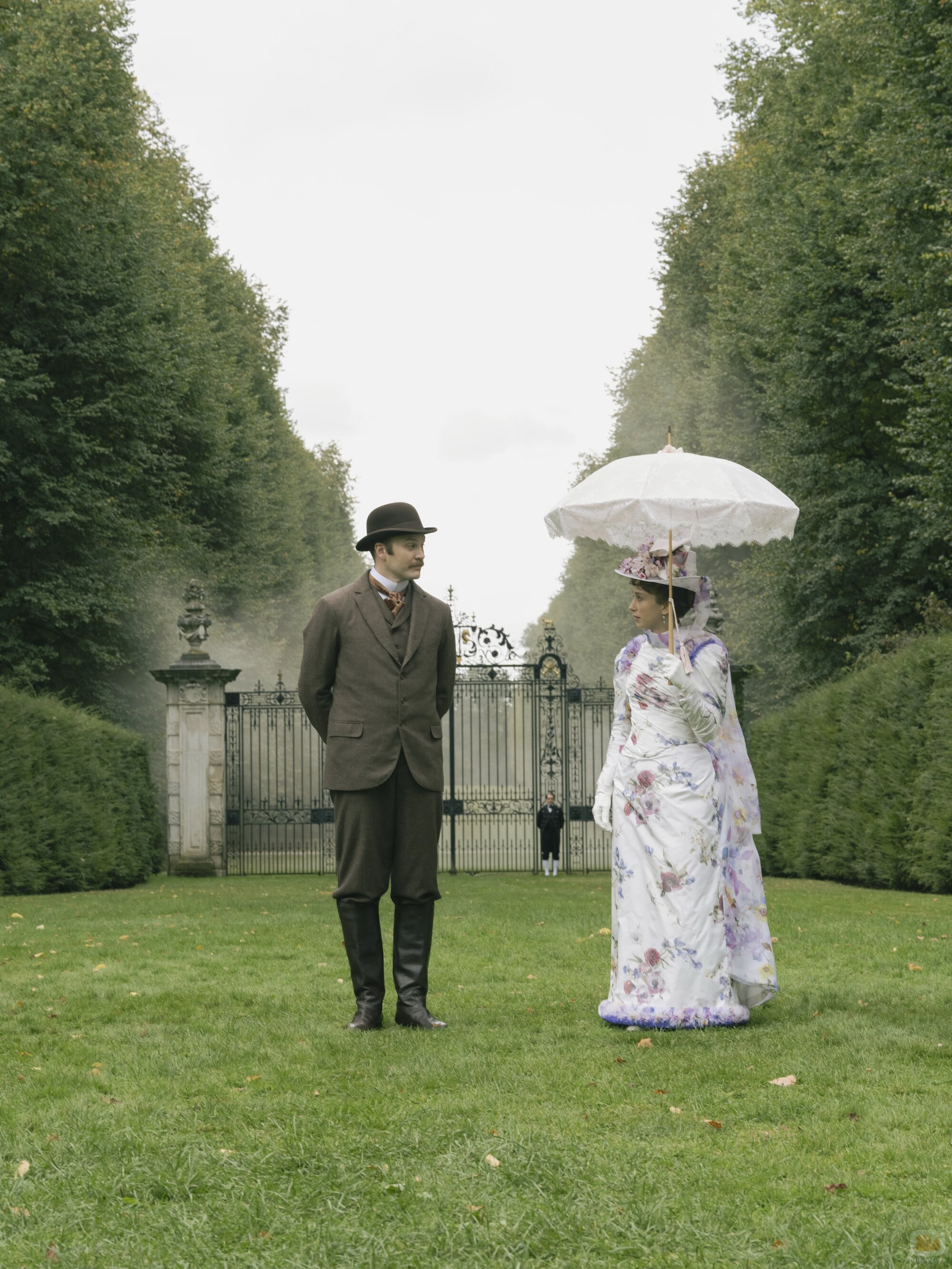 Ben Lamb y Taissa Farmiga en el 3x07 de 'The Gilded Age'