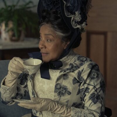 Escena de Phylicia Rashad en Capítulo 7 titulado 'Excomulgado' de 'La edad dorada'