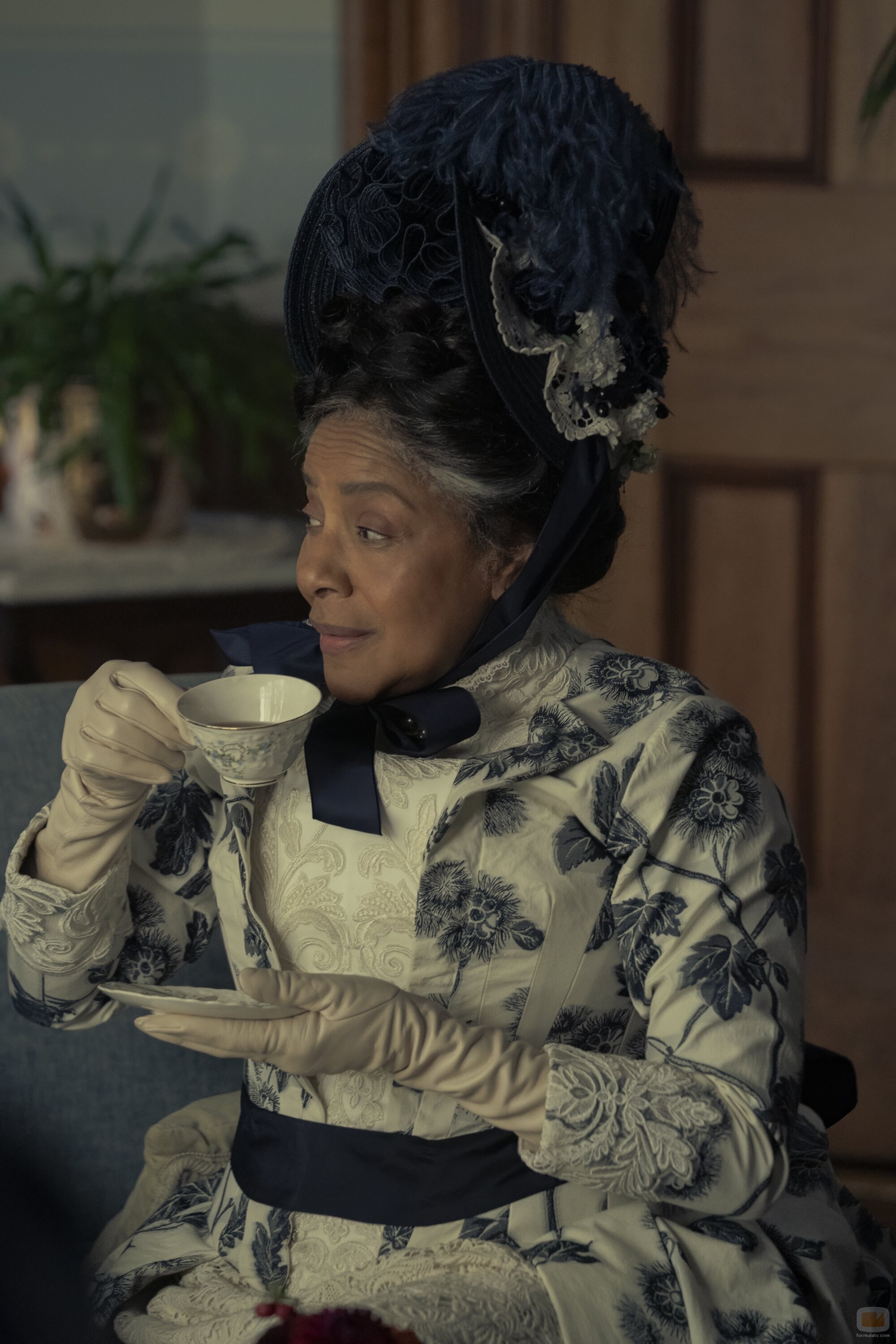 Escena de Phylicia Rashad en Capítulo 7 titulado 'Excomulgado' de 'La edad dorada'