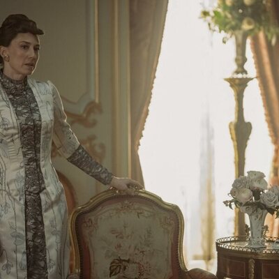 Carrie Coon en 3x07 'Excomulgado' de 'La edad dorada'