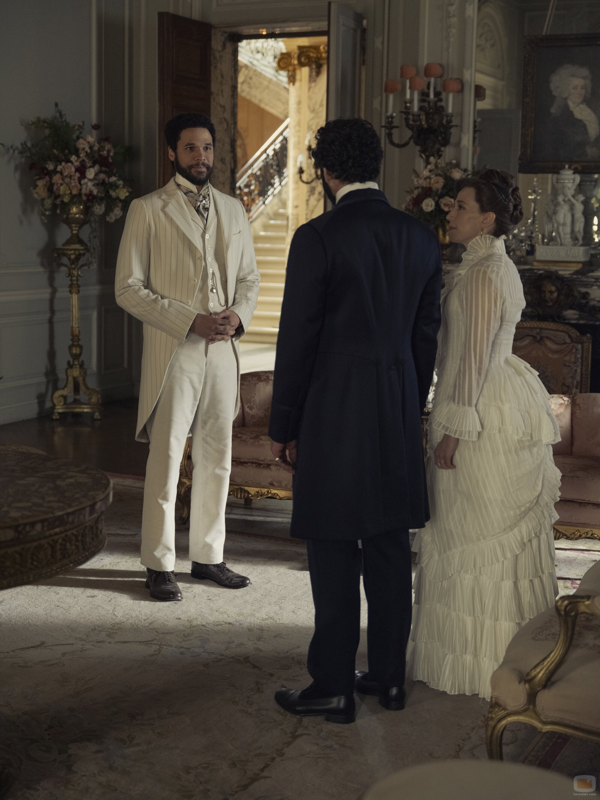 Carrie Coon y Jordan Donica en el 3x08 de 'The Gilded Age'