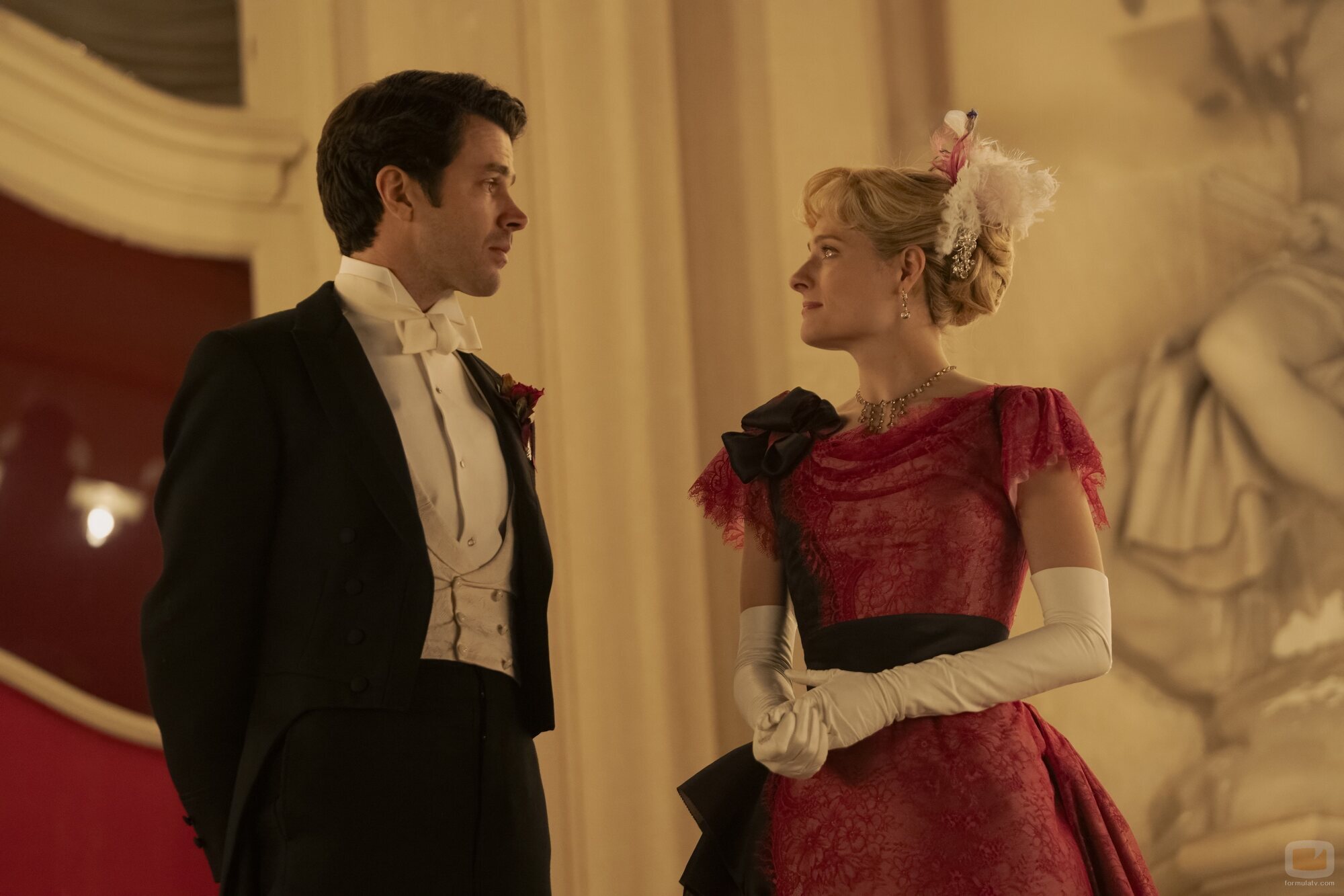 Louisa Jacobson y Harry Richardson en 3x08 'He tomado una decisión' de 'La edad dorada'