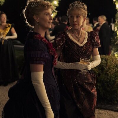 Cynthia Nixon y Christine Baranski en la temporada 3 y el capítulo 08 de 'La edad dorada'