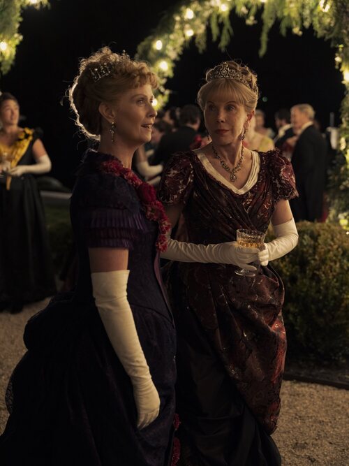 Cynthia Nixon y Christine Baranski en la temporada 3 y el capítulo 08 de 'La edad dorada'