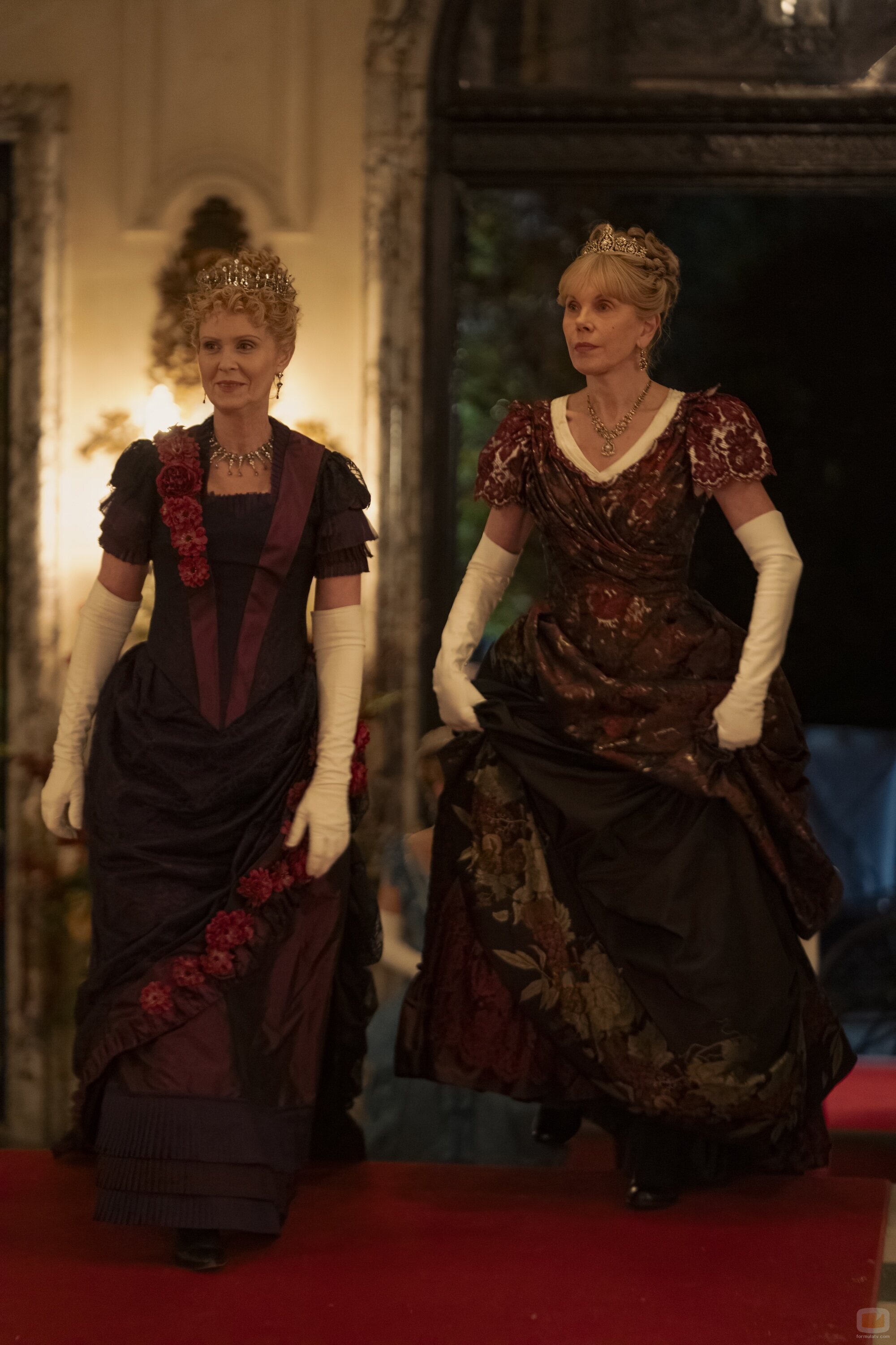 Christine Baranski y Cynthia Nixon en 'He tomado una decisión' de 'La edad dorada'