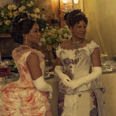 Jessica Frances Dukes y Audra McDonald en 'He tomado una decisión' de 'La edad dorada'