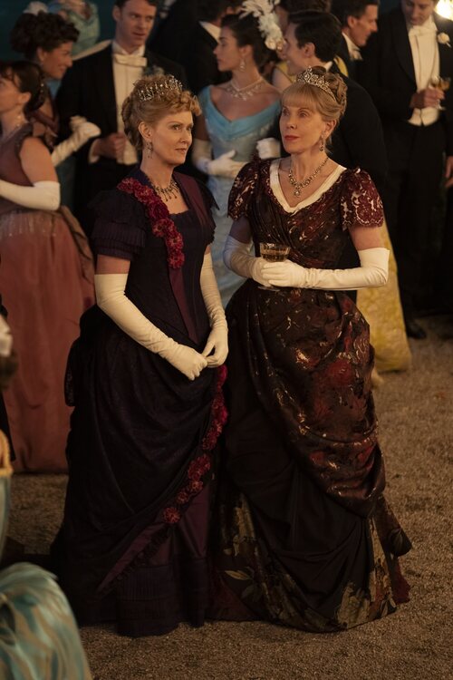 Christine Baranski y Cynthia Nixon en Capítulo 8 titulado 'He tomado una decisión' de 'La edad dorada'