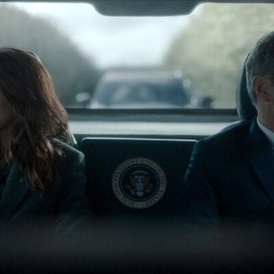 Keri Russell y Rufus Sewell en Capítulo 1 titulado 'Windsor' de 'La diplomática'