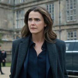 Keri Russell en 'Windsor' de 'La diplomática'