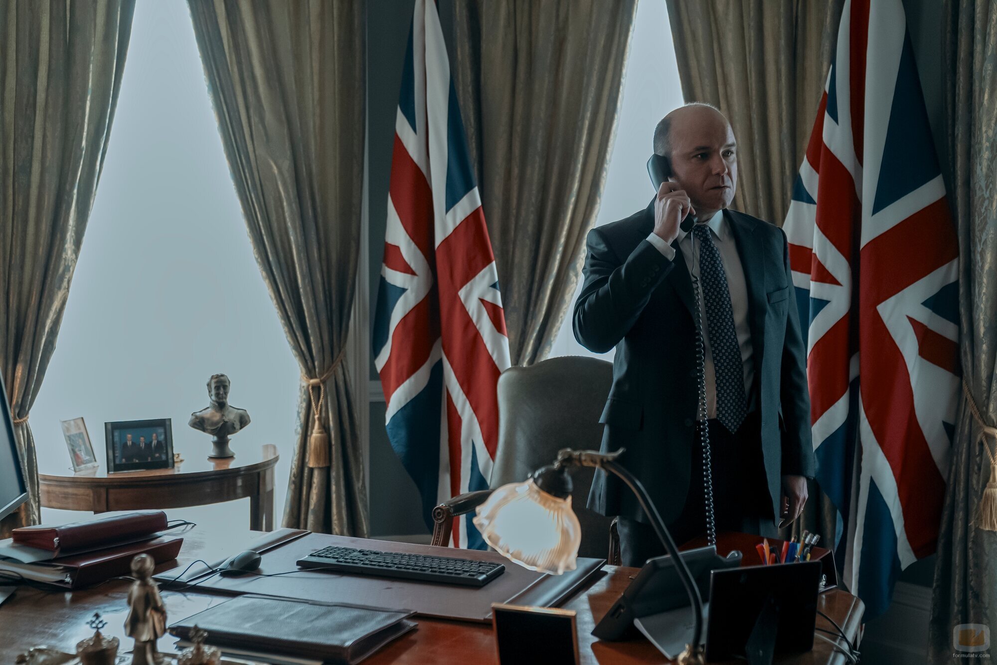 Rory Kinnear en Capítulo 2 titulado 'Casacas rojas' de 'La diplomática'