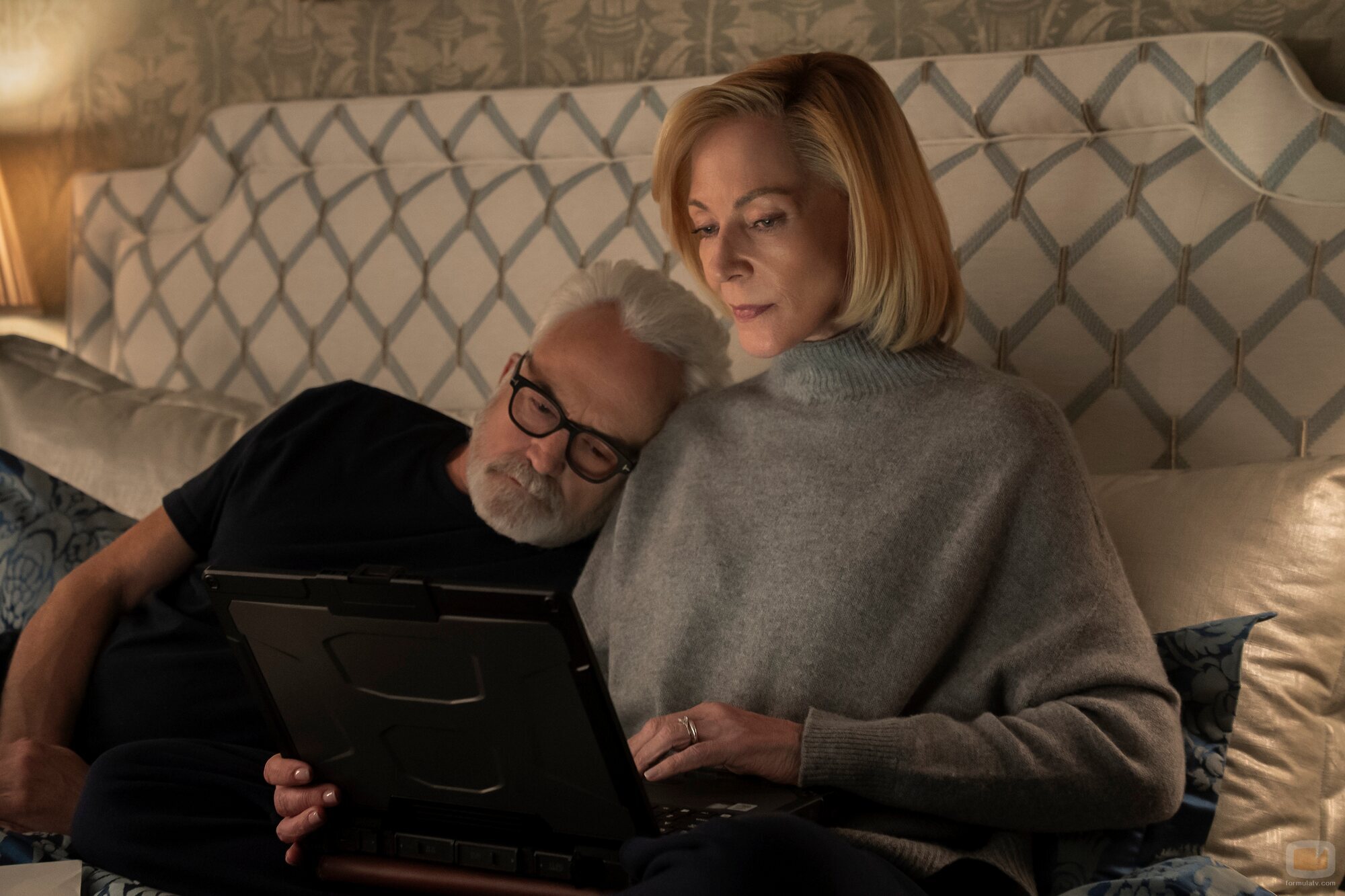 Bradley Whitford y Allison Janney en 4x03 titulado 'La errata' de 'La diplomática'