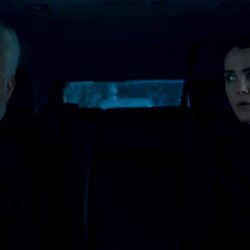 Bradley Whitford y Keri Russell en 4x05 'Enviado especial' de 'La diplomática'