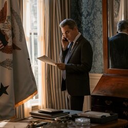 Rufus Sewell en el 4x05 de 'La diplomática'
