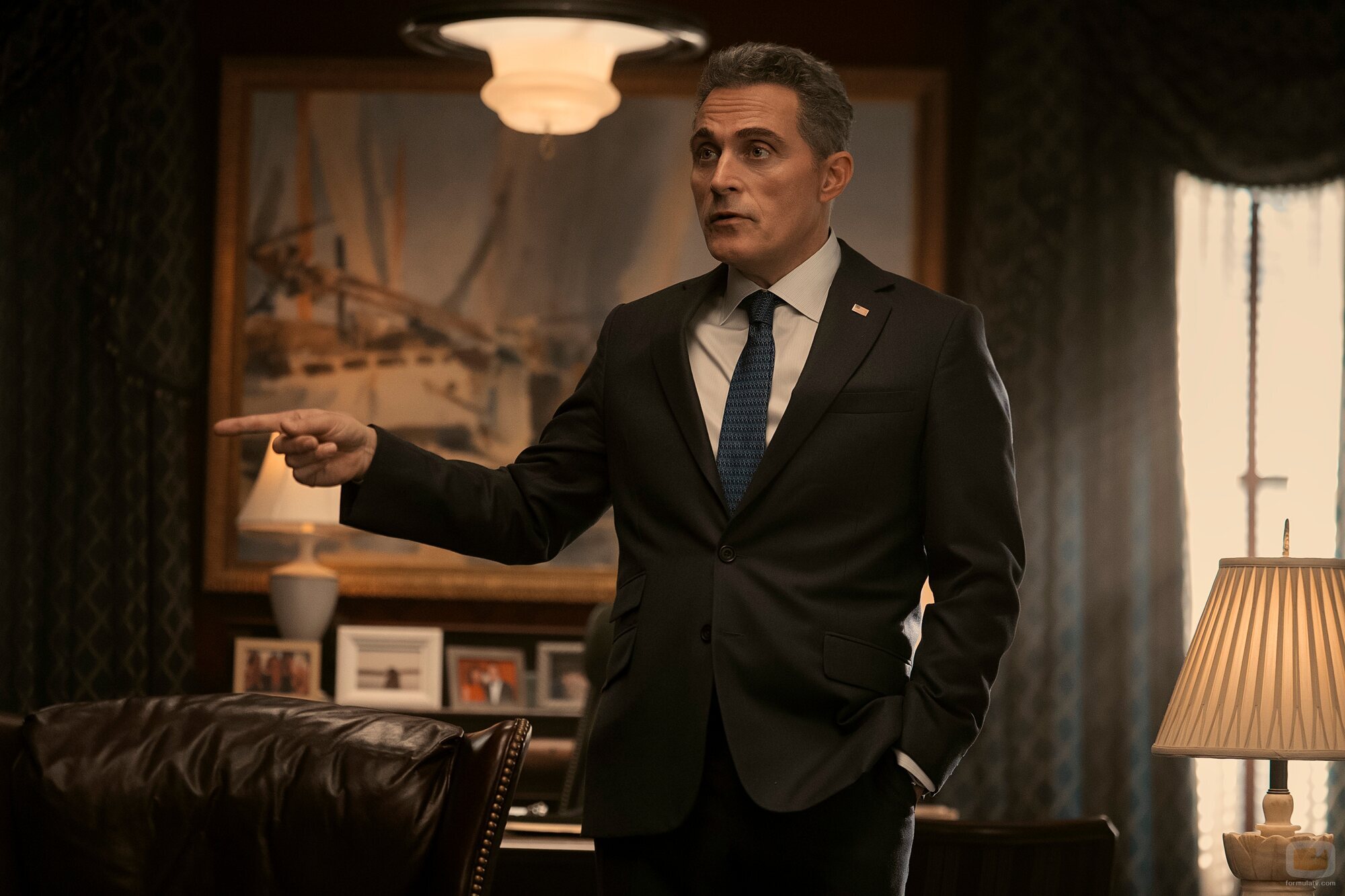 Rufus Sewell en la temporada 4 y el capítulo 05 de 'La diplomática'