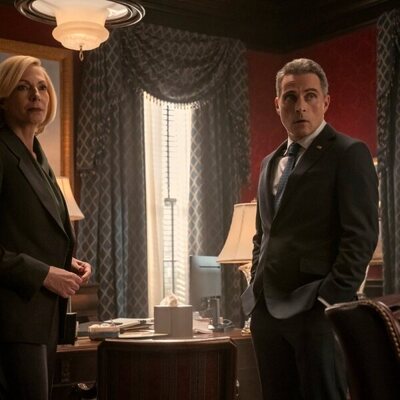 Rufus Sewell y Allison Janney en Capítulo 5 titulado 'Enviado especial' de 'La diplomática'