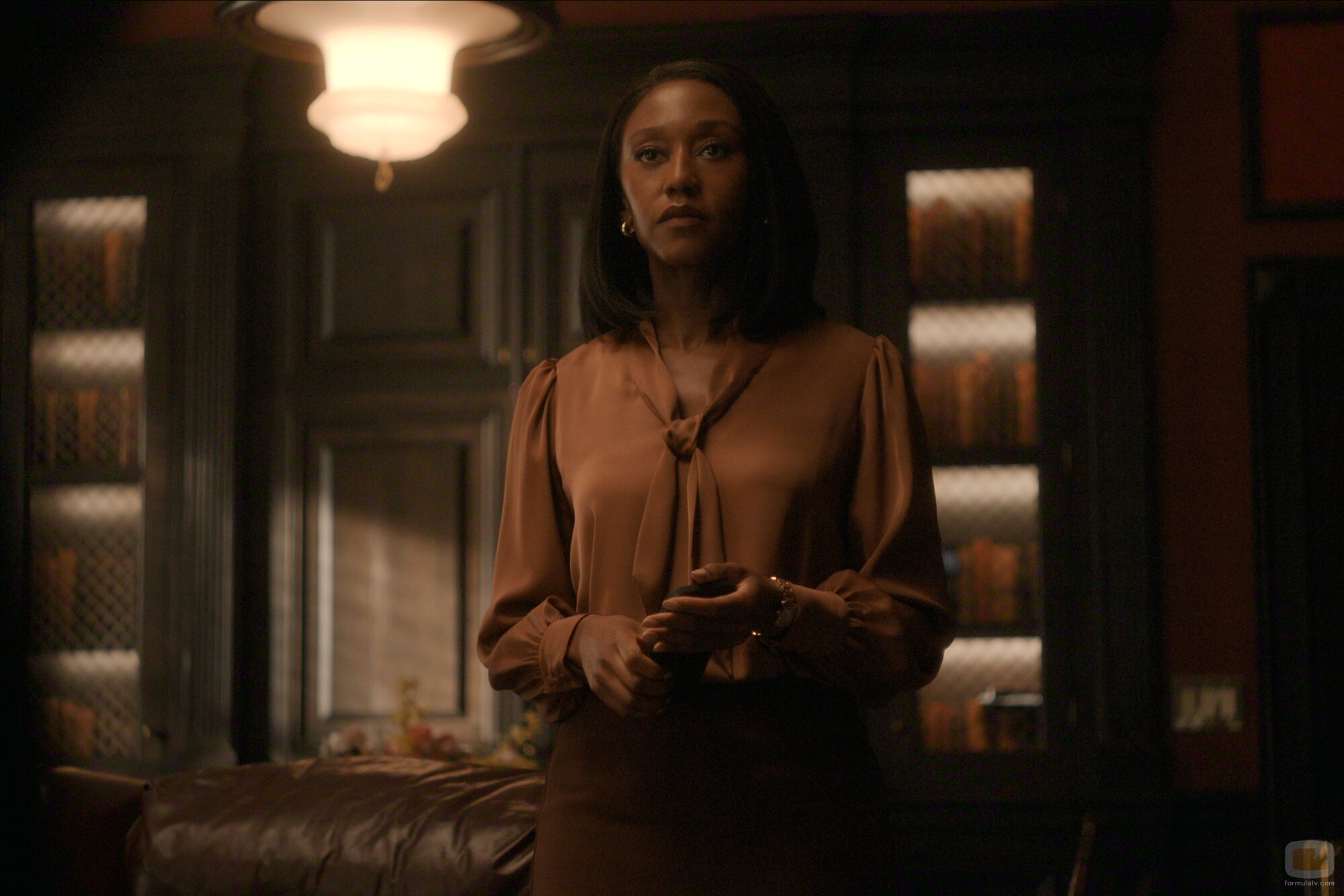 Nana Mensah en 4x05 titulado 'Enviado especial' de 'La diplomática'