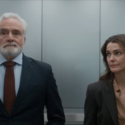Bradley Whitford y Keri Russell en la temporada 4 y el capítulo 06 de 'La diplomática'