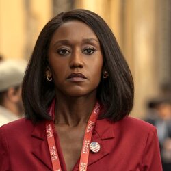 Nana Mensah en Capítulo 7 titulado 'Negroni falso' de 'La diplomática'