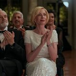 Allison Janney y Bradley Whitford en la temporada 4 y el capítulo 08 de 'La diplomática'
