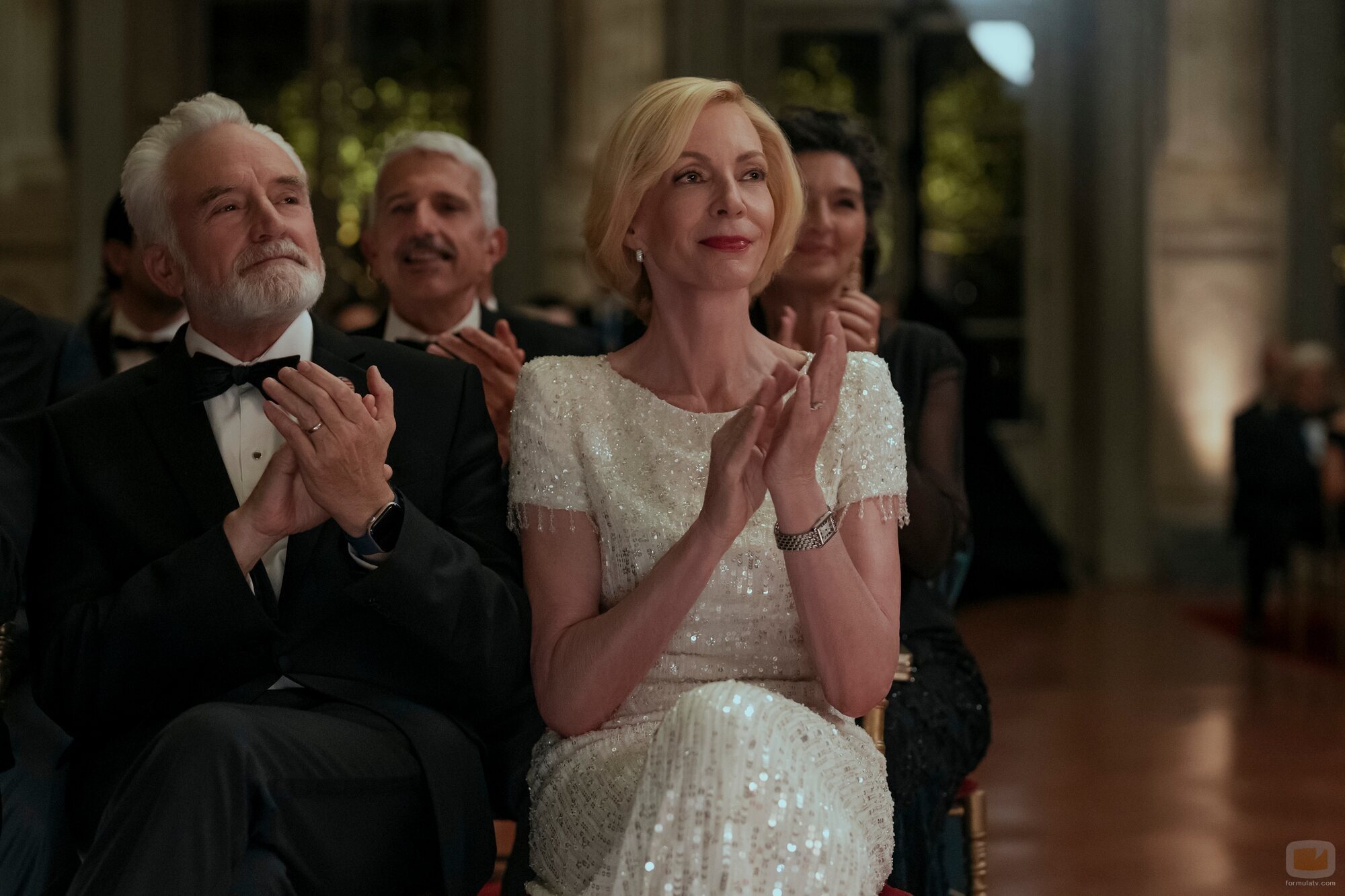 Allison Janney y Bradley Whitford en la temporada 4 y el capítulo 08 de 'La diplomática'