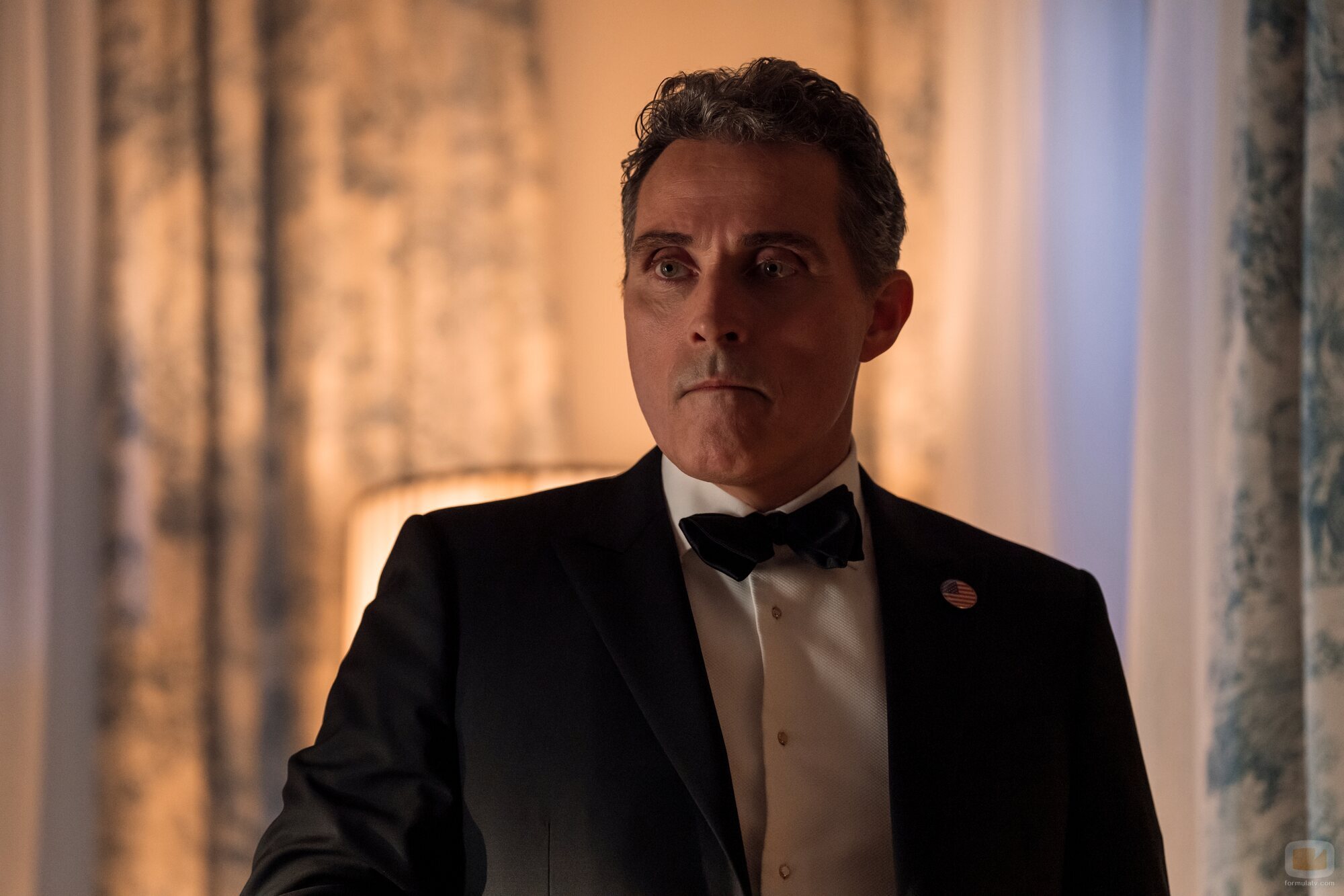 Rufus Sewell en el 4x08 de 'La diplomática'