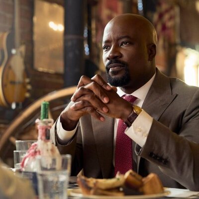 Mike Colter en la temporada 1 y el capítulo 02 de 'Cupertino'