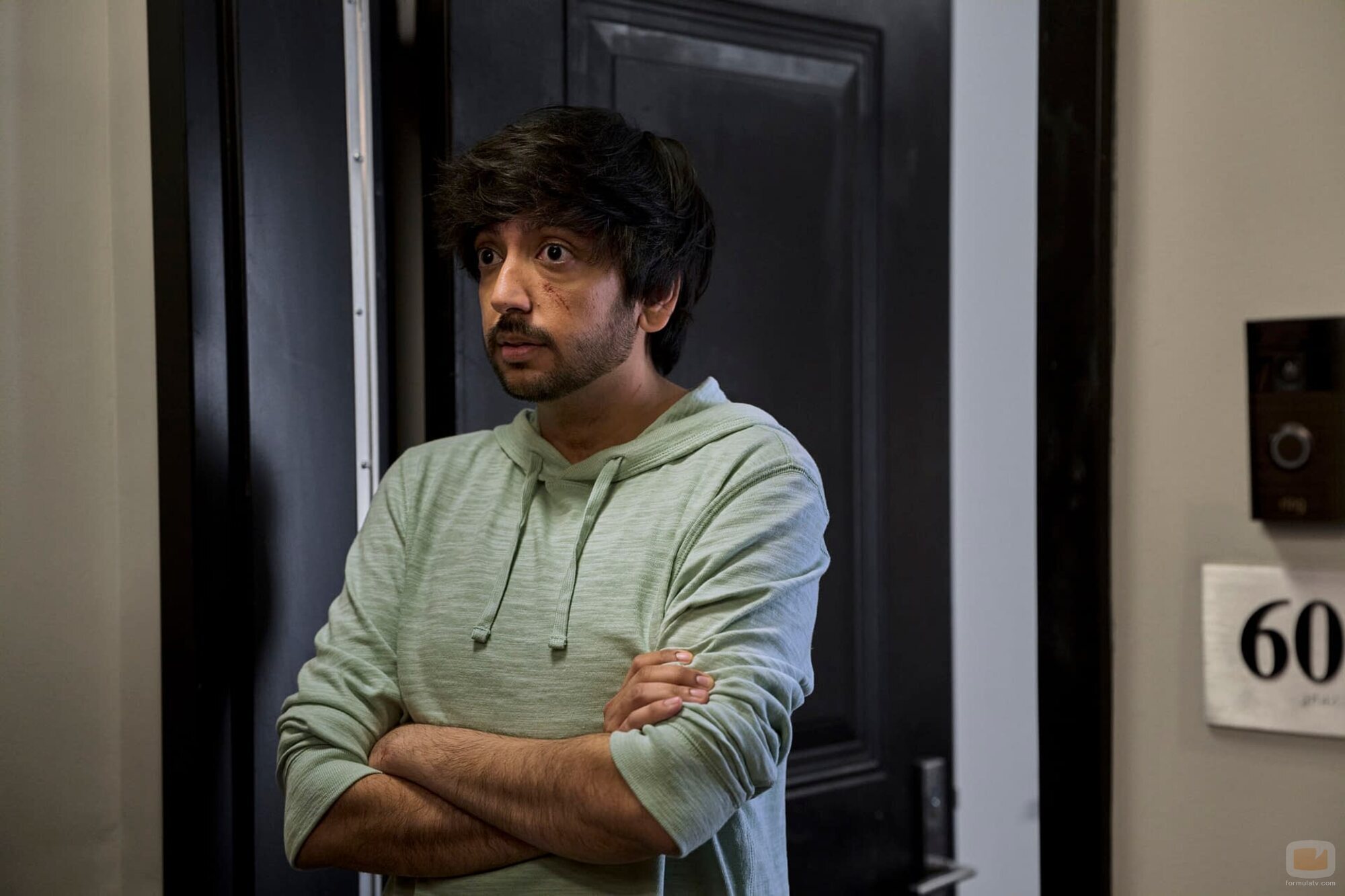 Nik Dodani en Capítulo 2 titulado 'Vik y Bo' de 'Cupertino'