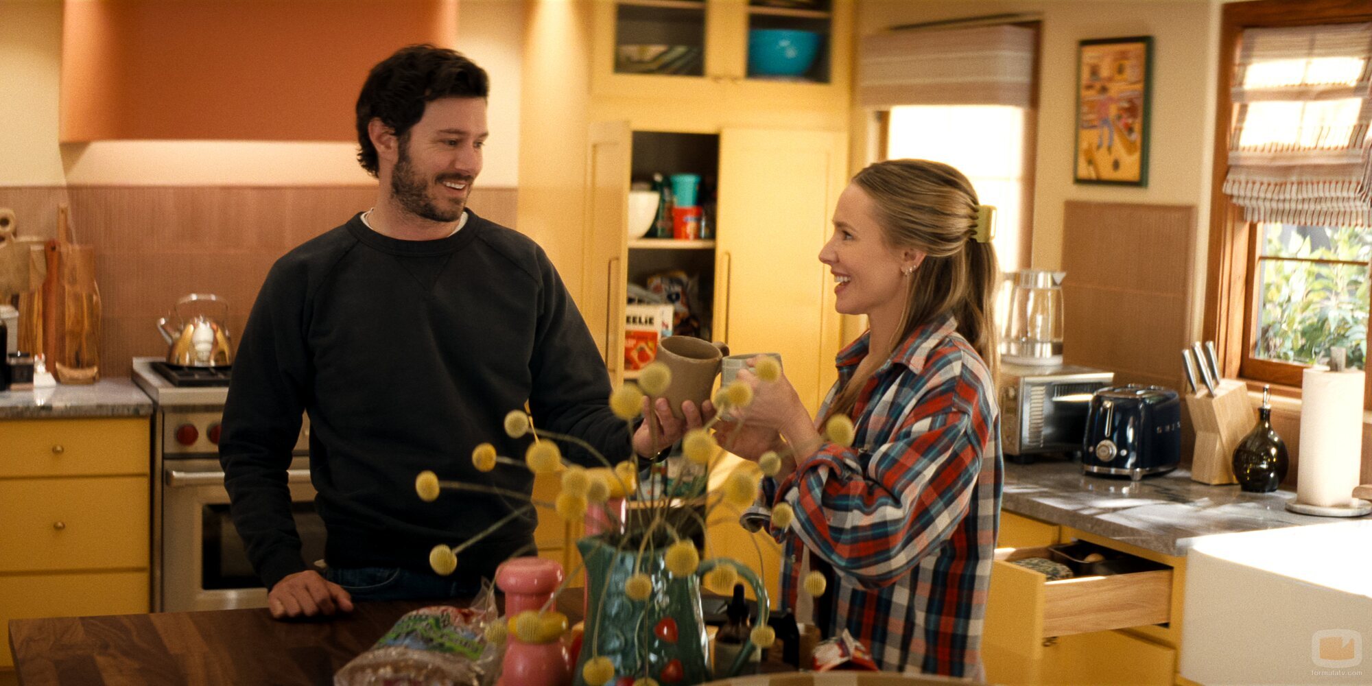 Adam Brody y Kristen Bell en 'Es perfecto' de 'Nobody Wants This'