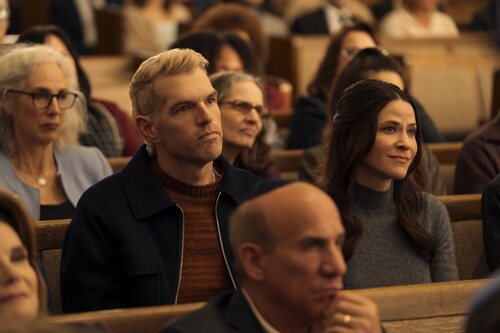 Timothy Simons y Jackie Tohn en la temporada 3 y el capítulo 02 de 'Nadie quiere esto'