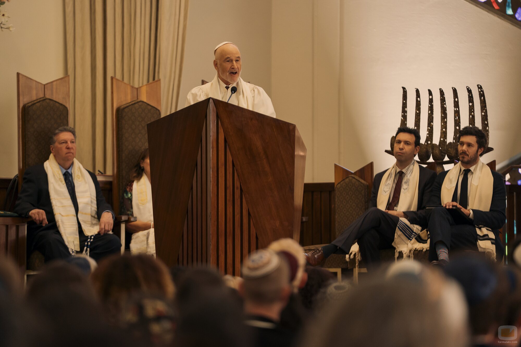 Adam Brody en Capítulo 2 titulado 'Papaíto ha vuelto' de 'Nadie quiere esto'