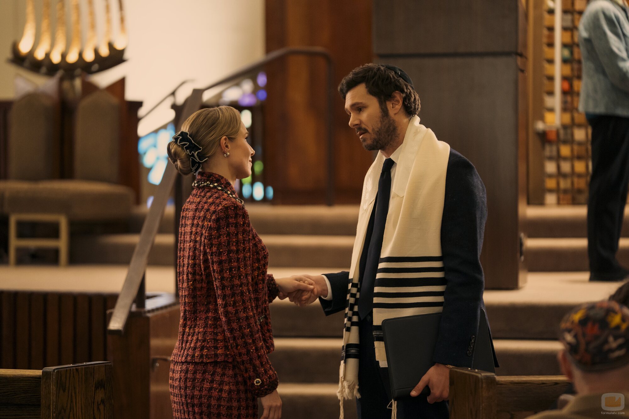 Kristen Bell y Adam Brody en la temporada 3 y el capítulo 02 de 'Nadie quiere esto'