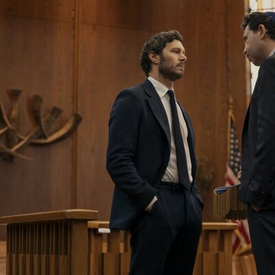 Alex Karpovsky y Adam Brody en el 3x02 de 'Nadie quiere esto'
