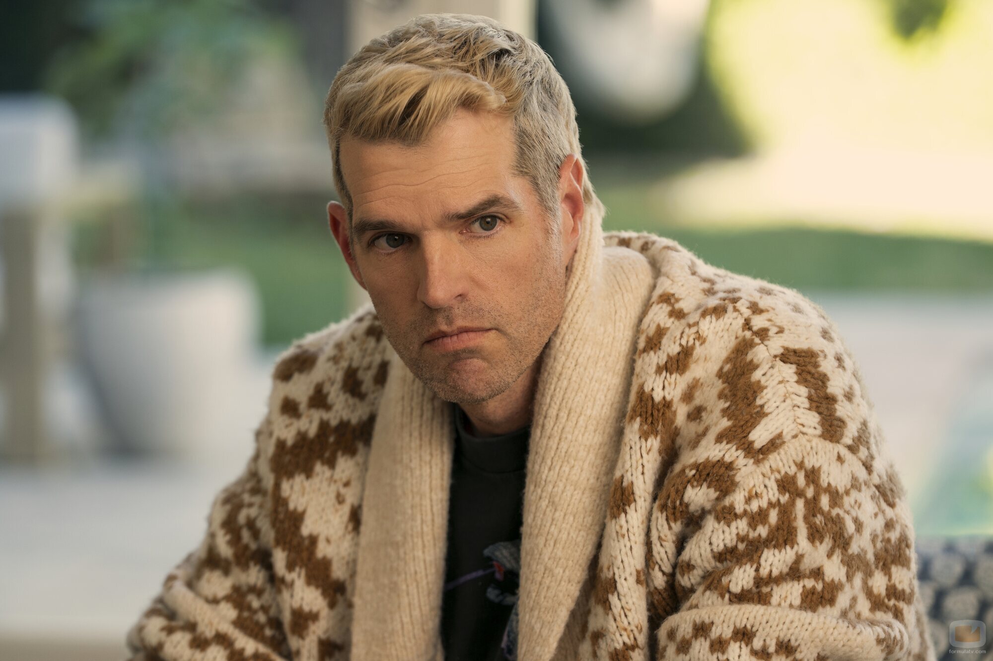Timothy Simons en 'Papaíto ha vuelto' de 'Nobody Wants This'