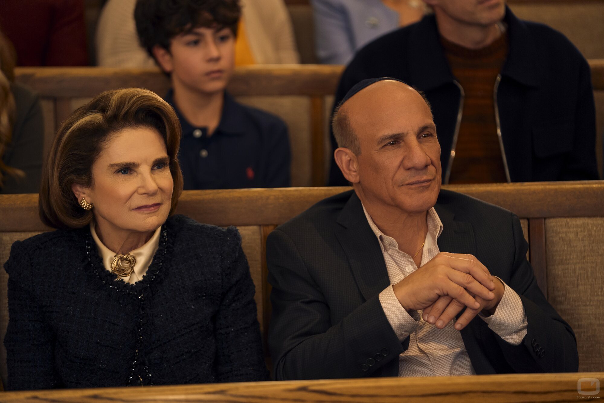 Paul Ben-Victor y Tovah Feldshuh en el 3x02 de 'Nadie quiere esto'