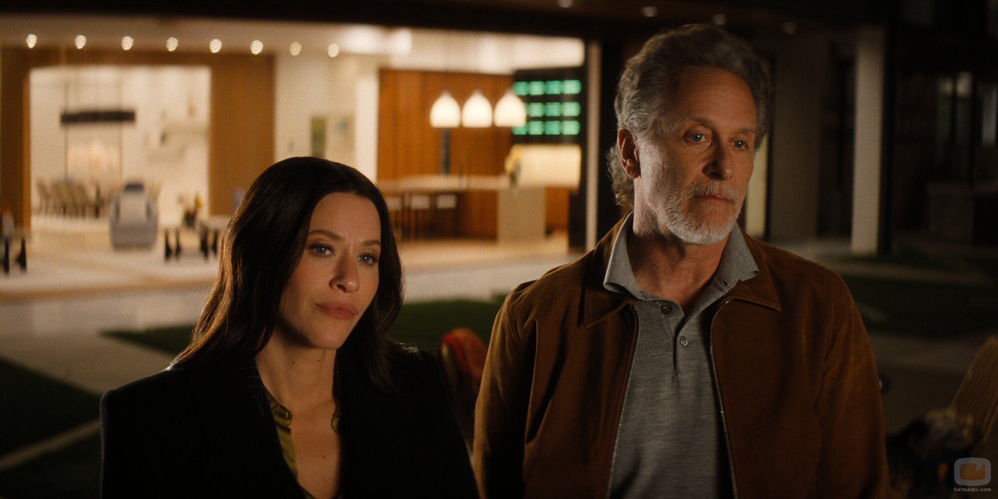 Steven Weber y Jackie Tohn en Capítulo 5 titulado 'La carta del amor' de 'Nadie quiere esto'