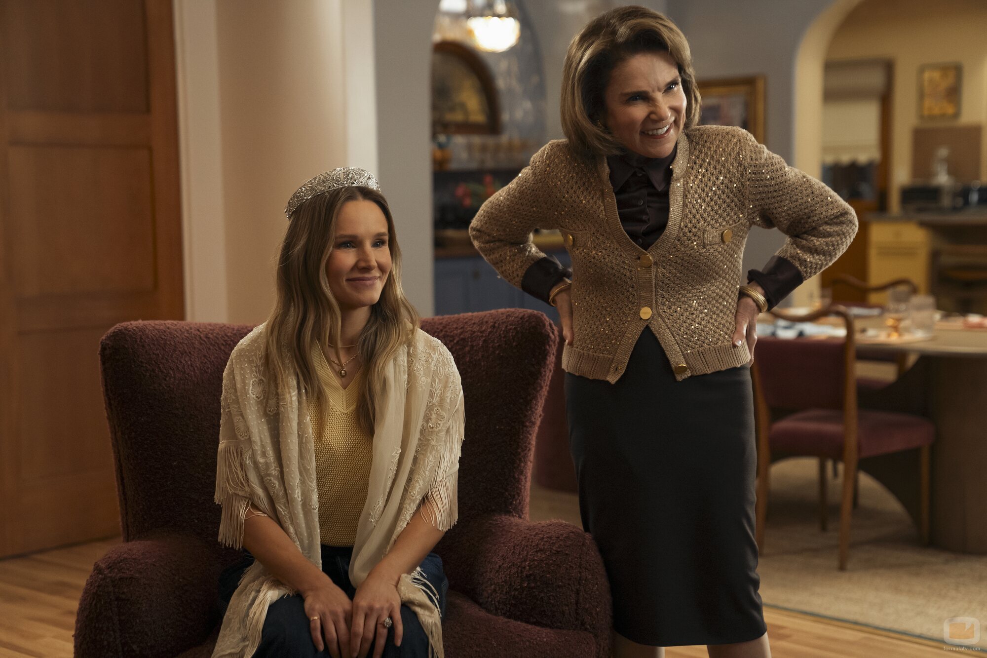 Tovah Feldshuh y Kristen Bell en 3x05 'La carta del amor' de 'Nadie quiere esto'