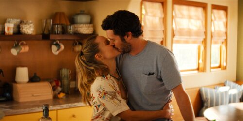 Adam Brody y Kristen Bell en 'Ola de calor' de 'Nobody Wants This'