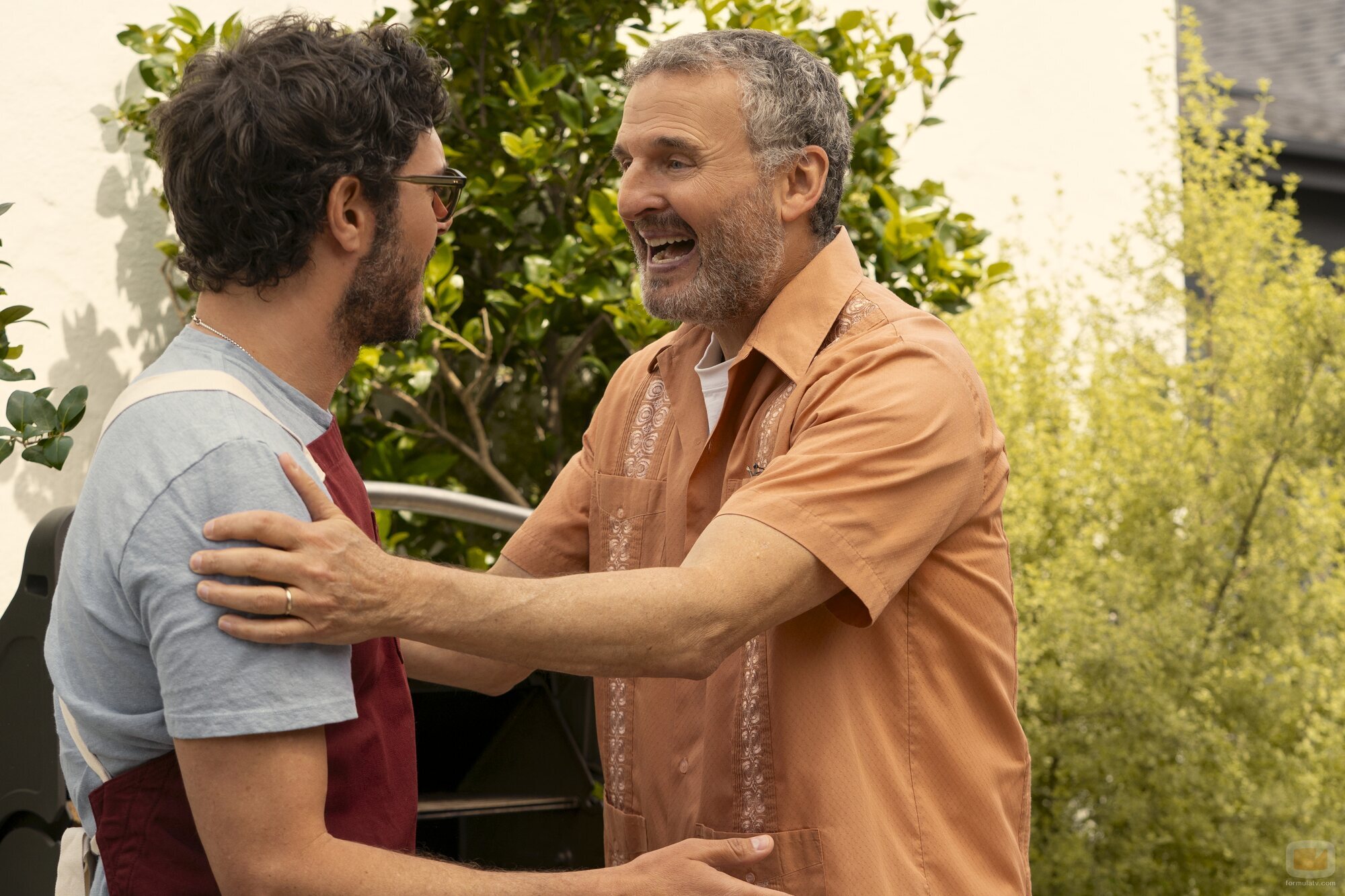 Adam Brody en el 3x06 de 'Nobody Wants This'