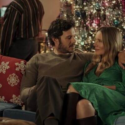 Adam Brody y Kristen Bell en el 3x09 de 'Nadie quiere esto'
