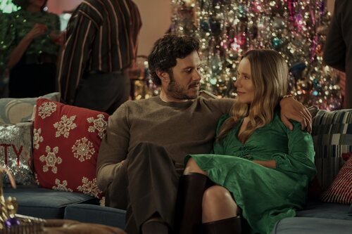 Adam Brody y Kristen Bell en el 3x09 de 'Nadie quiere esto'