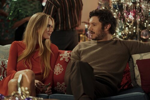Justine Lupe y Adam Brody en el 3x09 de 'Nadie quiere esto'