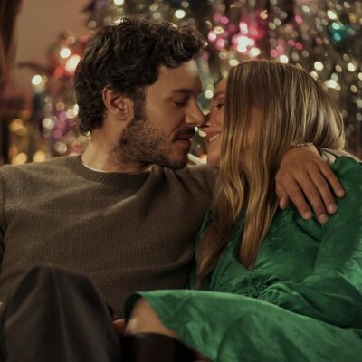 Adam Brody y Kristen Bell en el 3x09 de 'Nobody Wants This'
