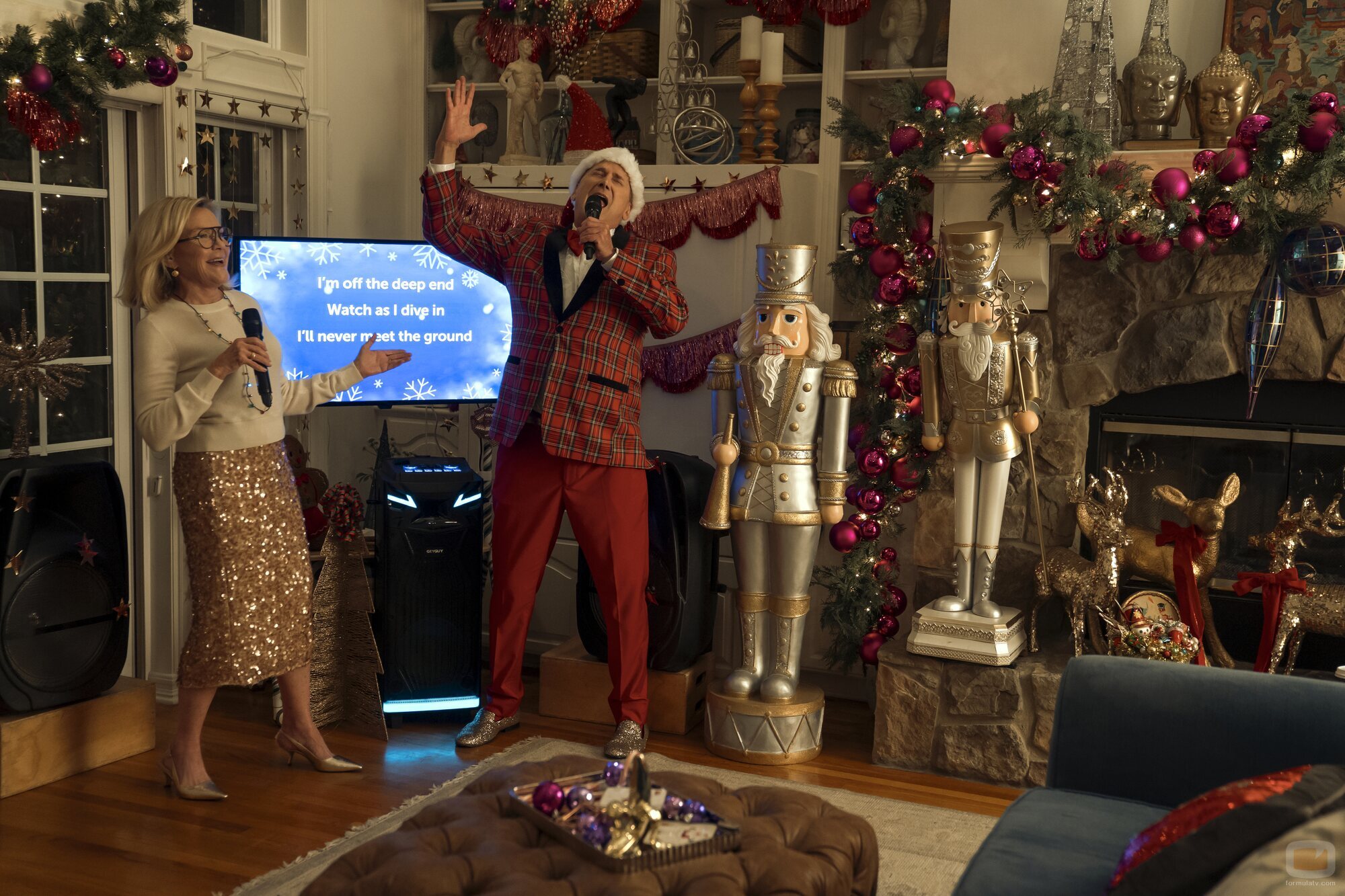 Stephanie Faracy y Michael Hitchcock en 'Las últimas Navidades' de 'Nobody Wants This'