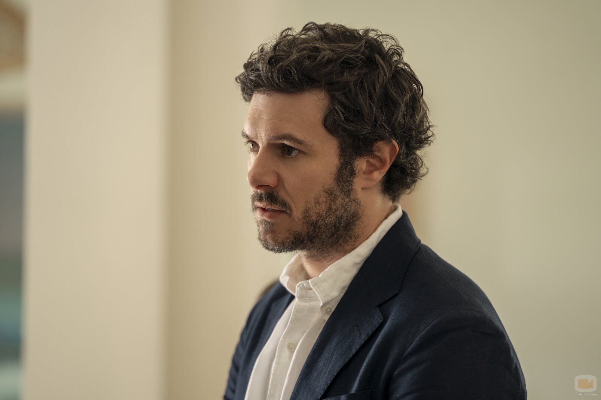 Adam Brody en el 3x10 de 'Nadie quiere esto'