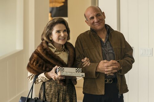 Tovah Feldshuh y Paul Ben-Victor en 'La zambullida' de 'Nobody Wants This'