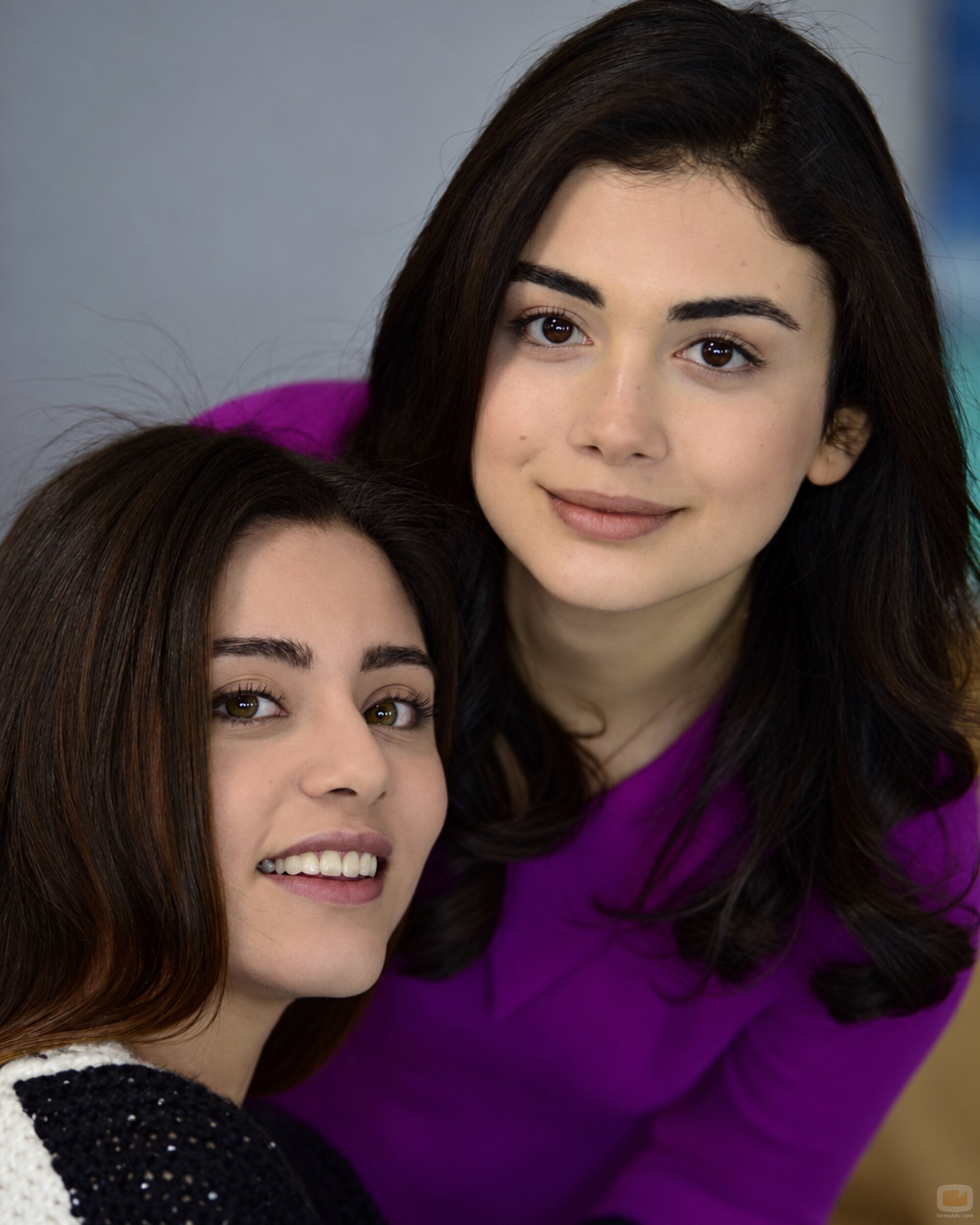 Suna (Sıla Türkoğlu) y Reyhan (Özge Yağız), juntas en 'El compromiso'