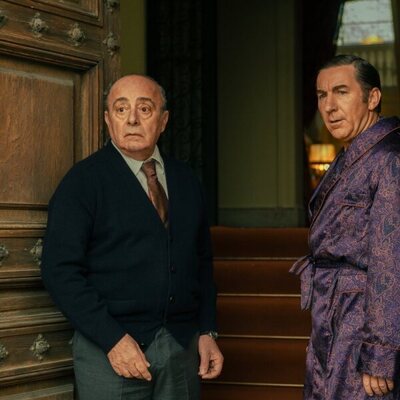 Enric Benavent y Antonio de la Torre en 1x03 titulado 'Derivas del Mediterráneo' de 'Grande de España'