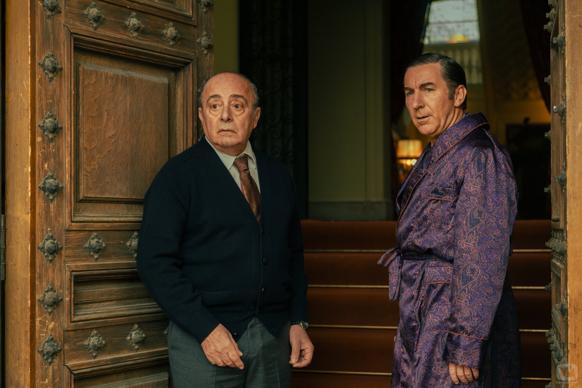 Enric Benavent y Antonio de la Torre en 1x03 titulado 'Derivas del Mediterráneo' de 'Grande de España'